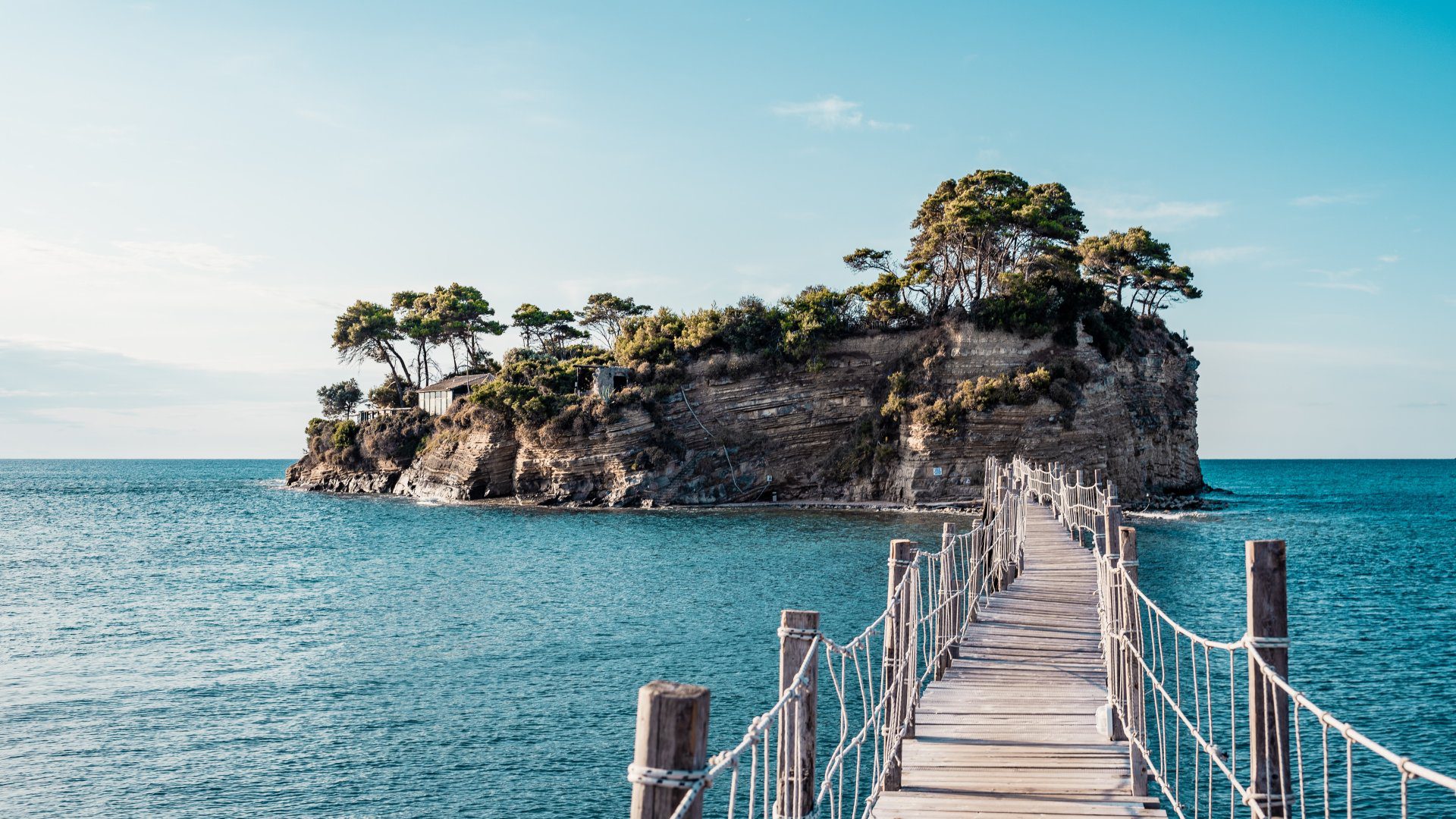 How does Google Hotel Ads’ commission program work?